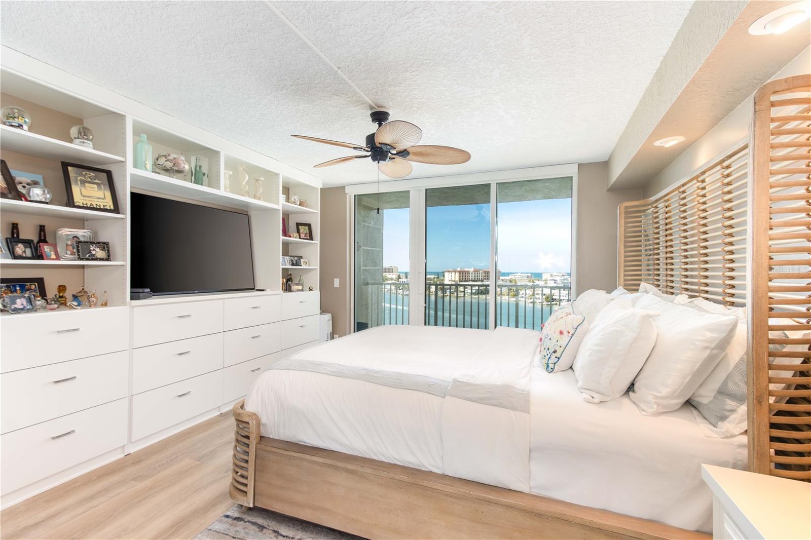 736 ISLAND WAY CONDO - Residential