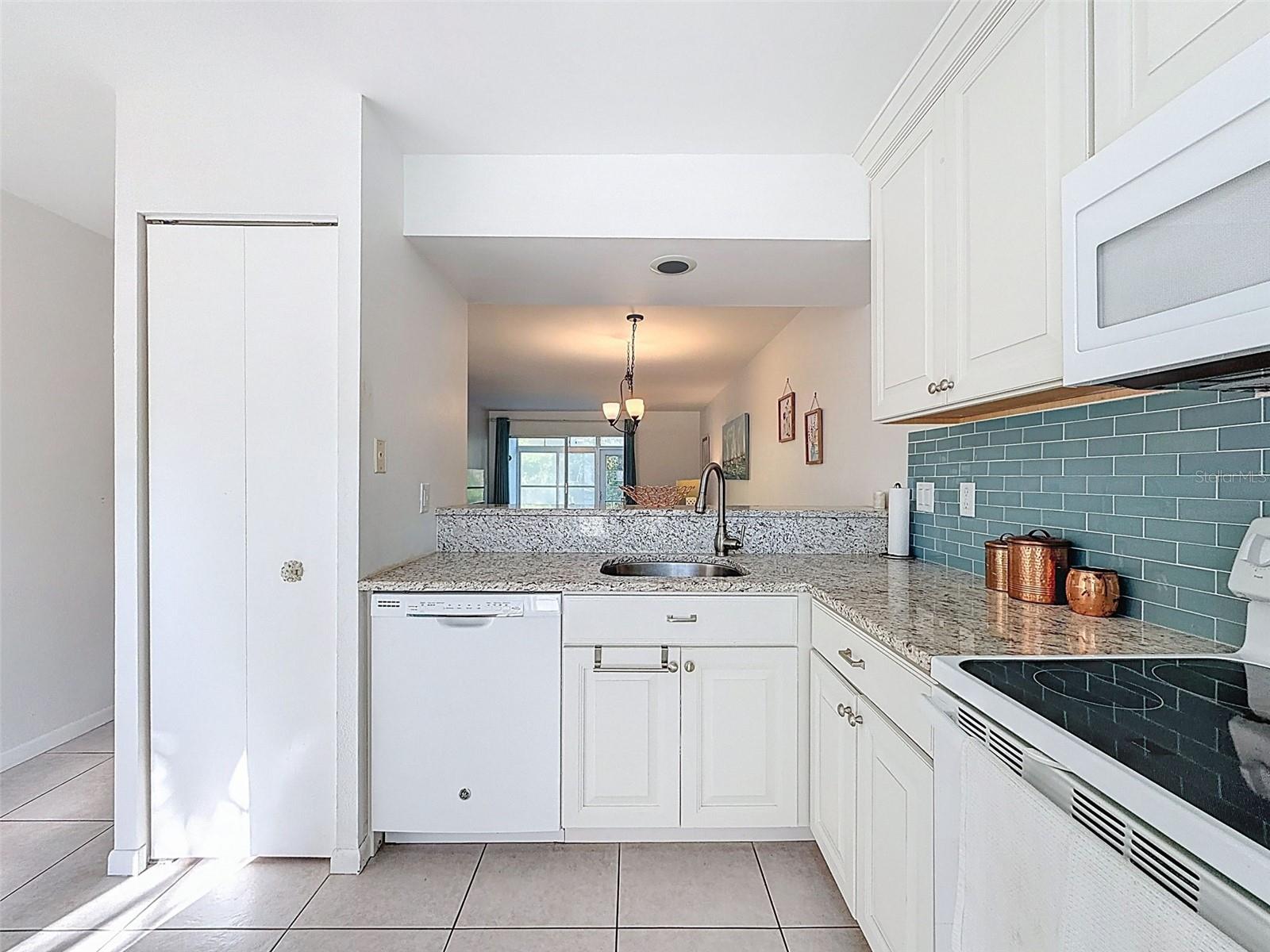 SUNNYBROOK CONDO 03 - Residential