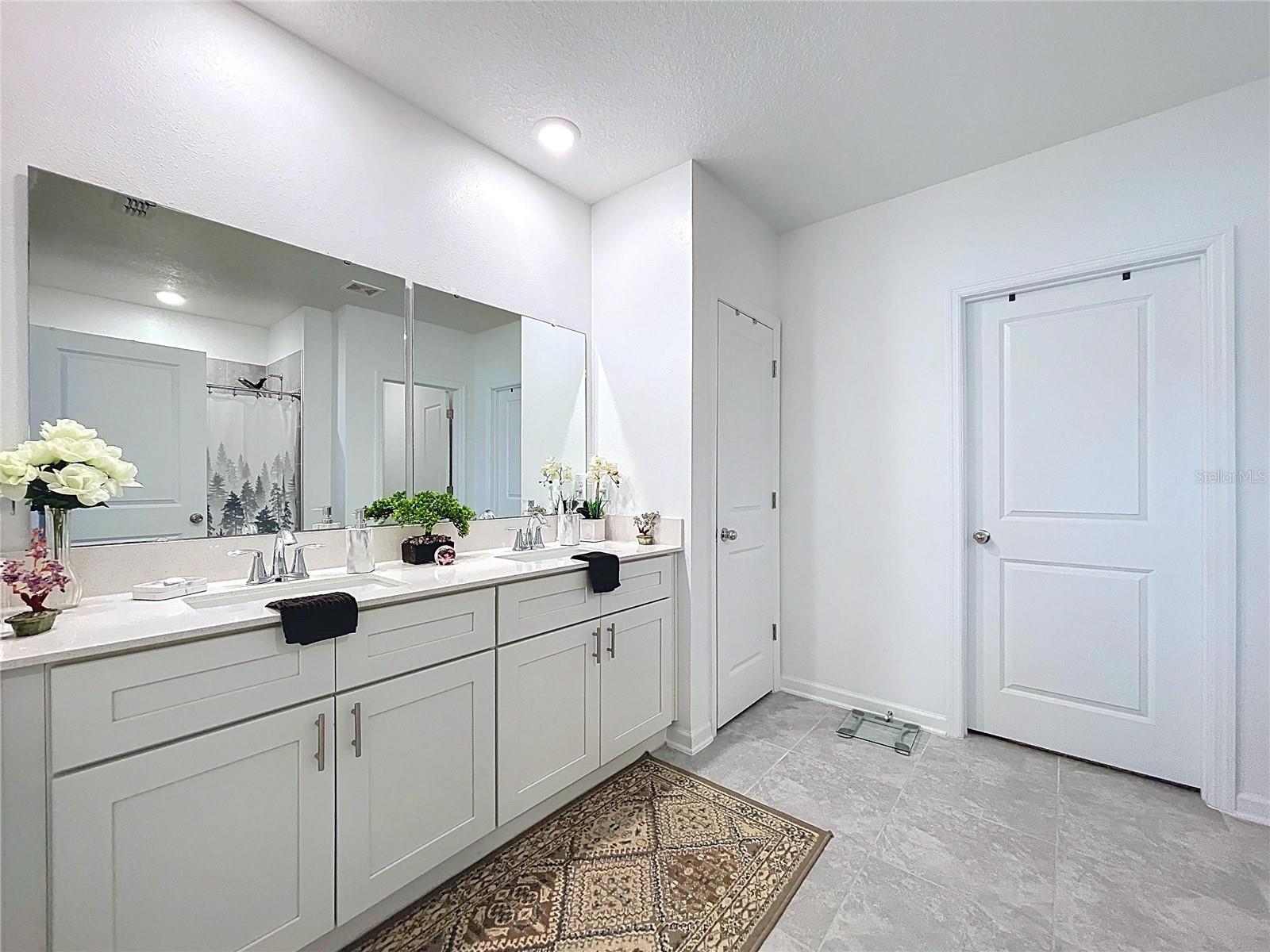RANCHES/LK MCLEOD II - Residential Lease