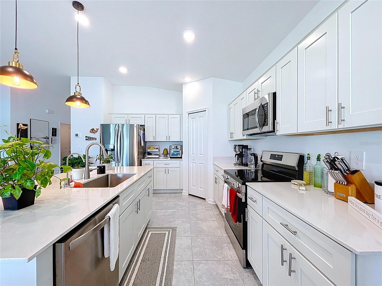 RANCHES/LK MCLEOD II - Residential Lease