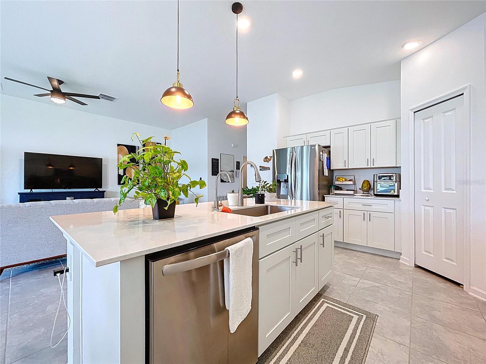 RANCHES/LK MCLEOD II - Residential Lease