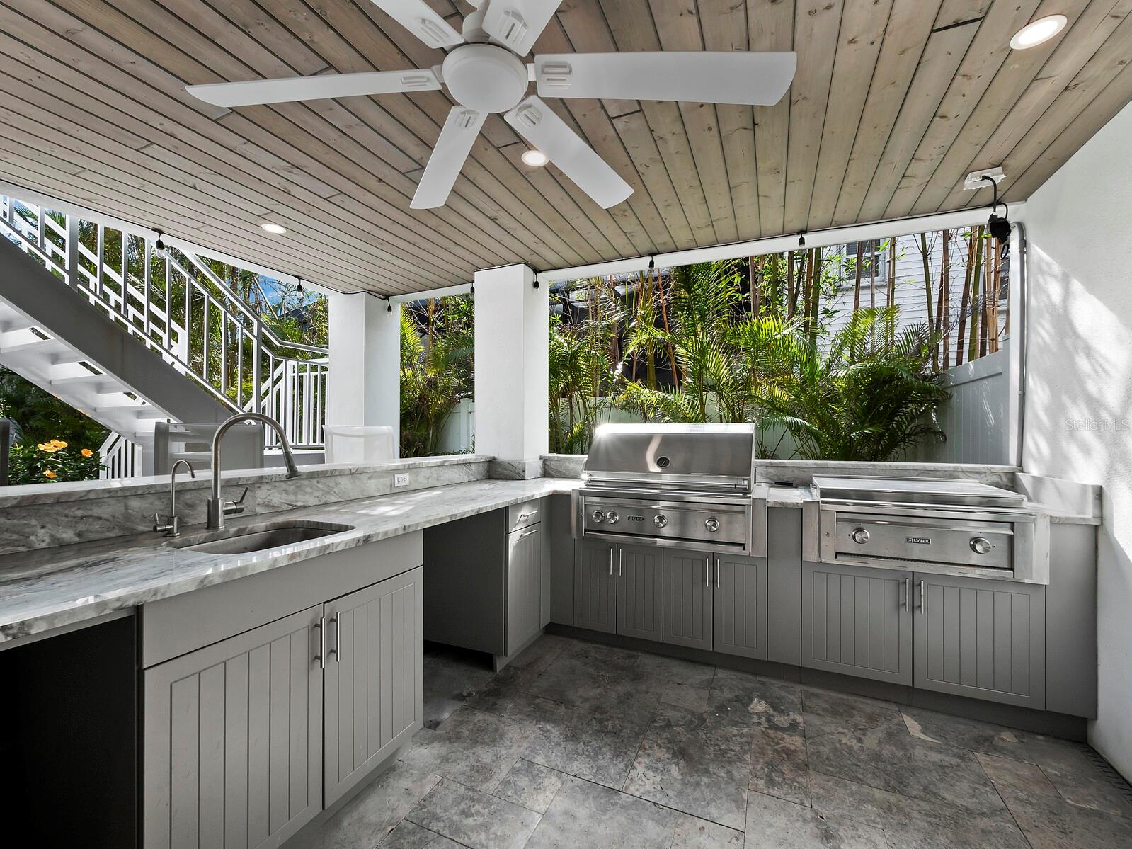 LONGBEACH ON LONGBOAT KEY - Residential