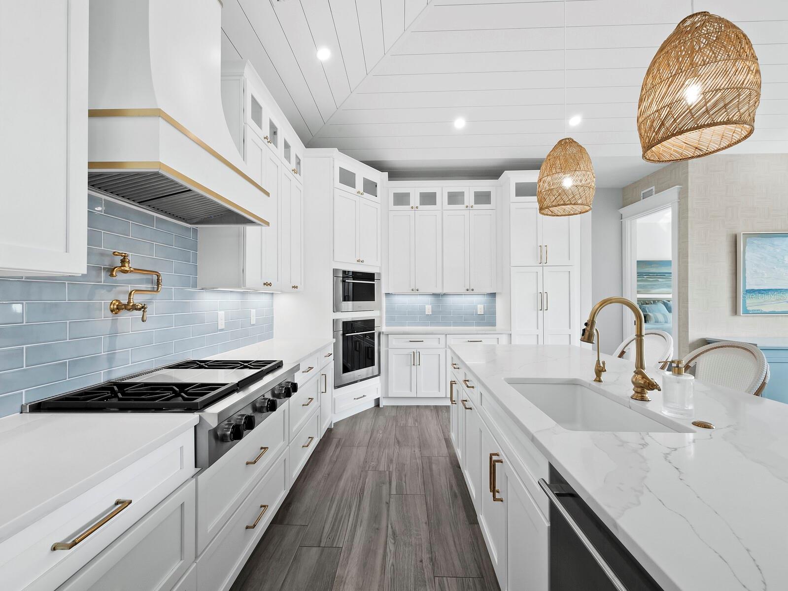 LONGBEACH ON LONGBOAT KEY - Residential