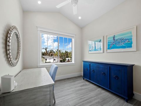 A home in LONGBOAT KEY