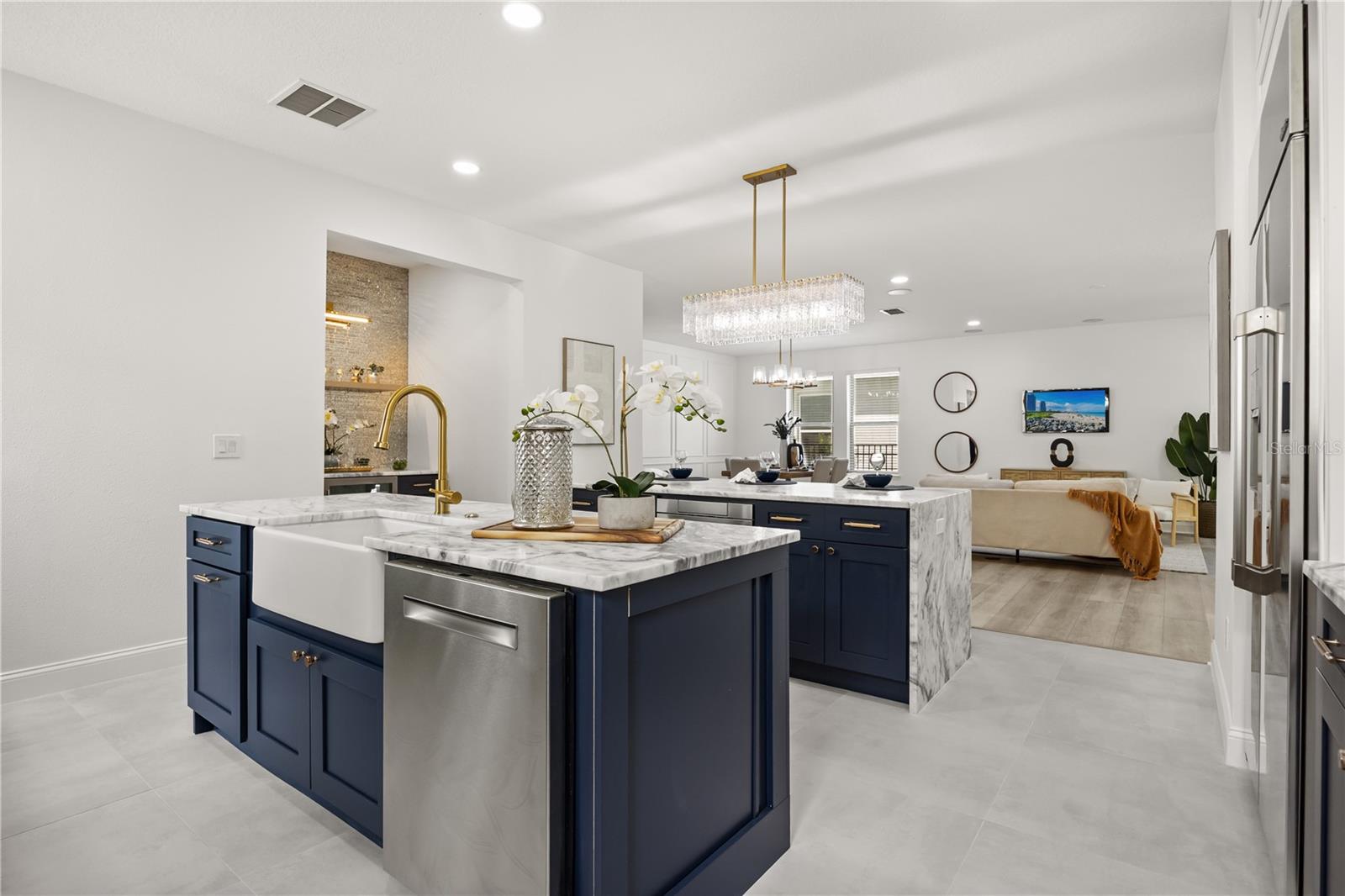 8349 VIVARO ISLE WAY