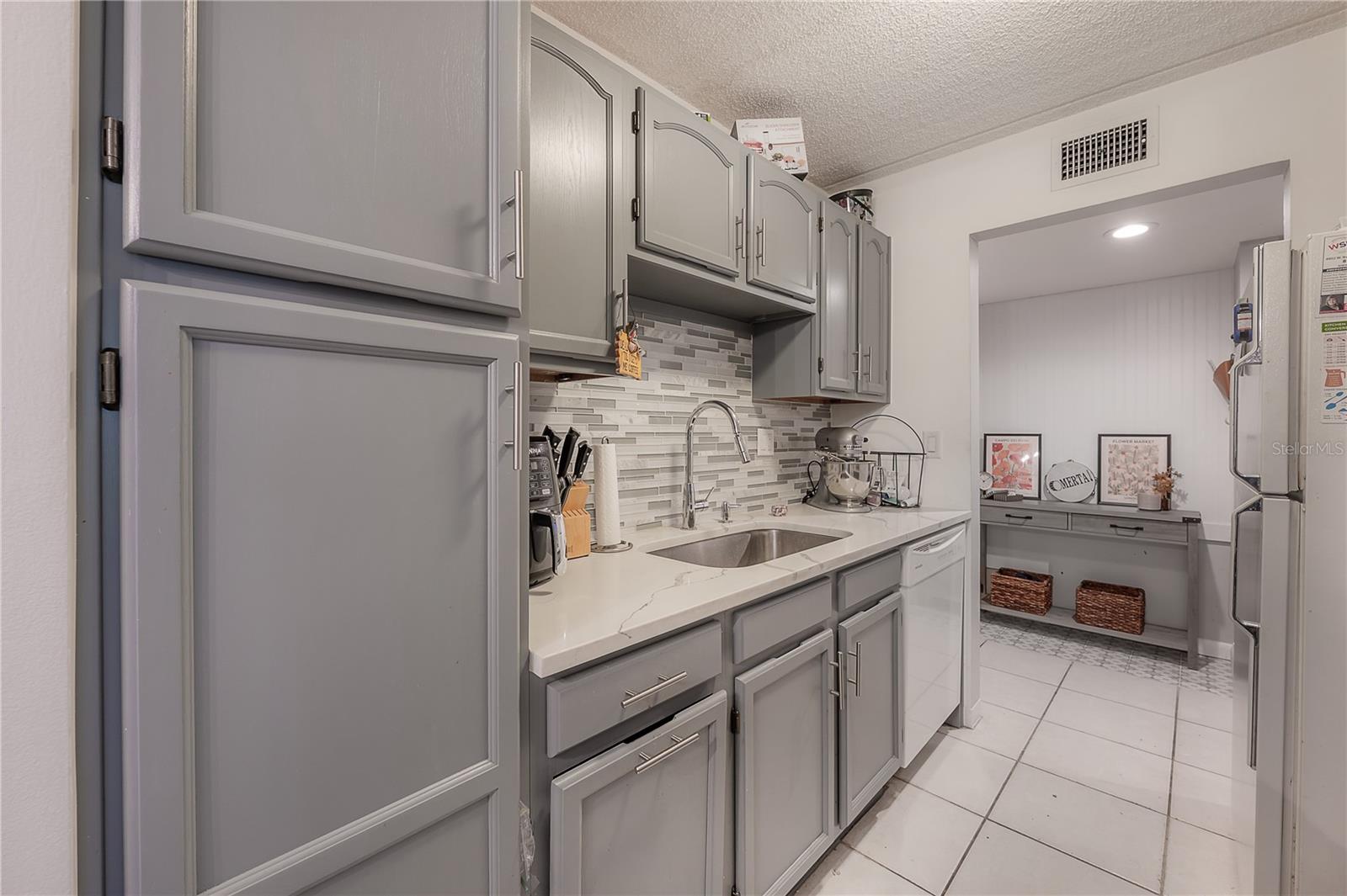 3325 BAYSHORE BOULEVARD F14