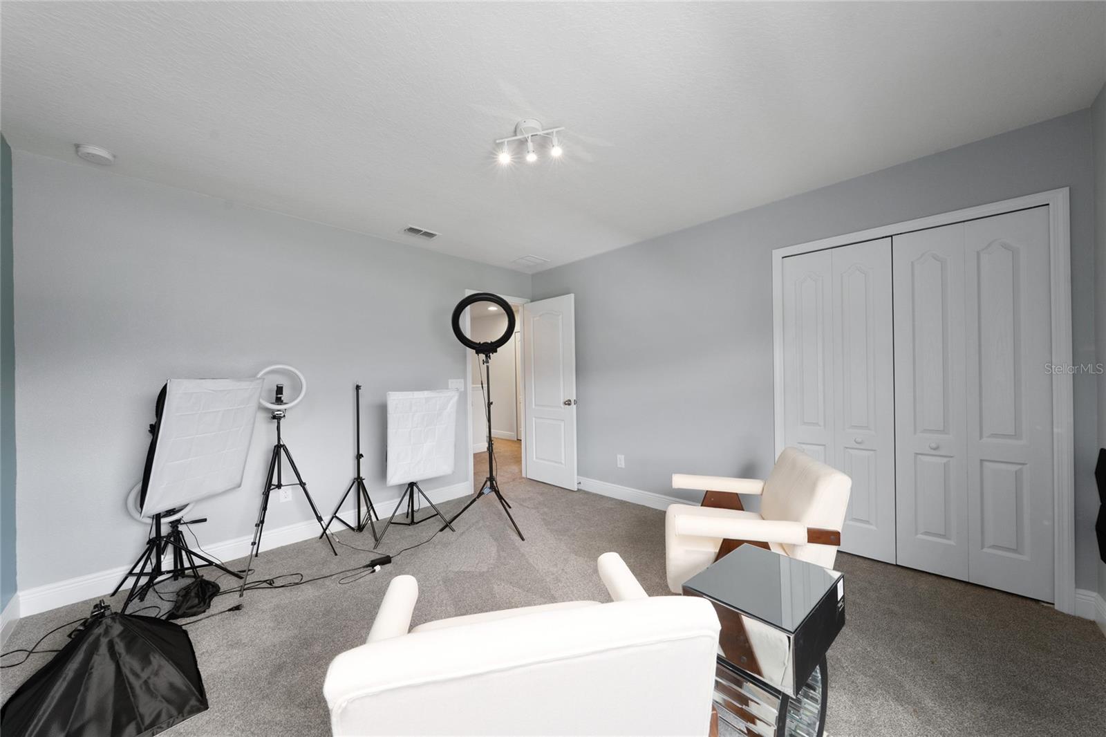 POINTE/HUNTERS CRK - Residential