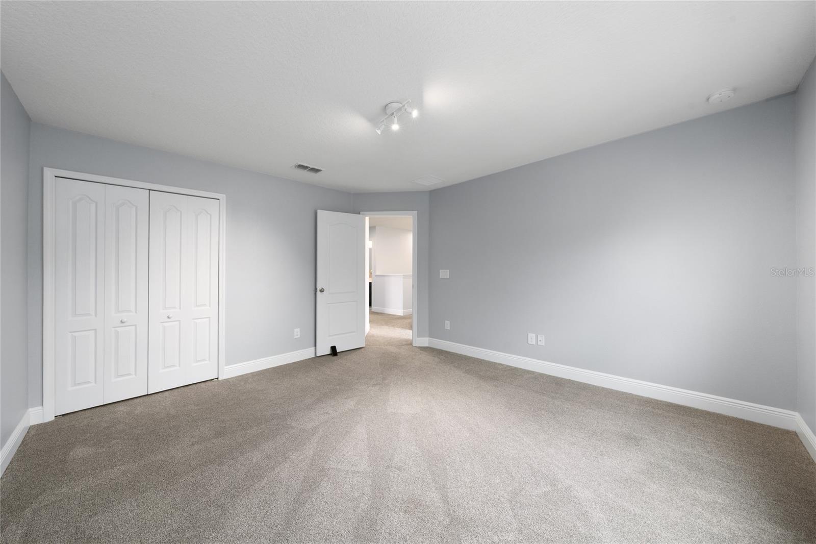 POINTE/HUNTERS CRK - Residential