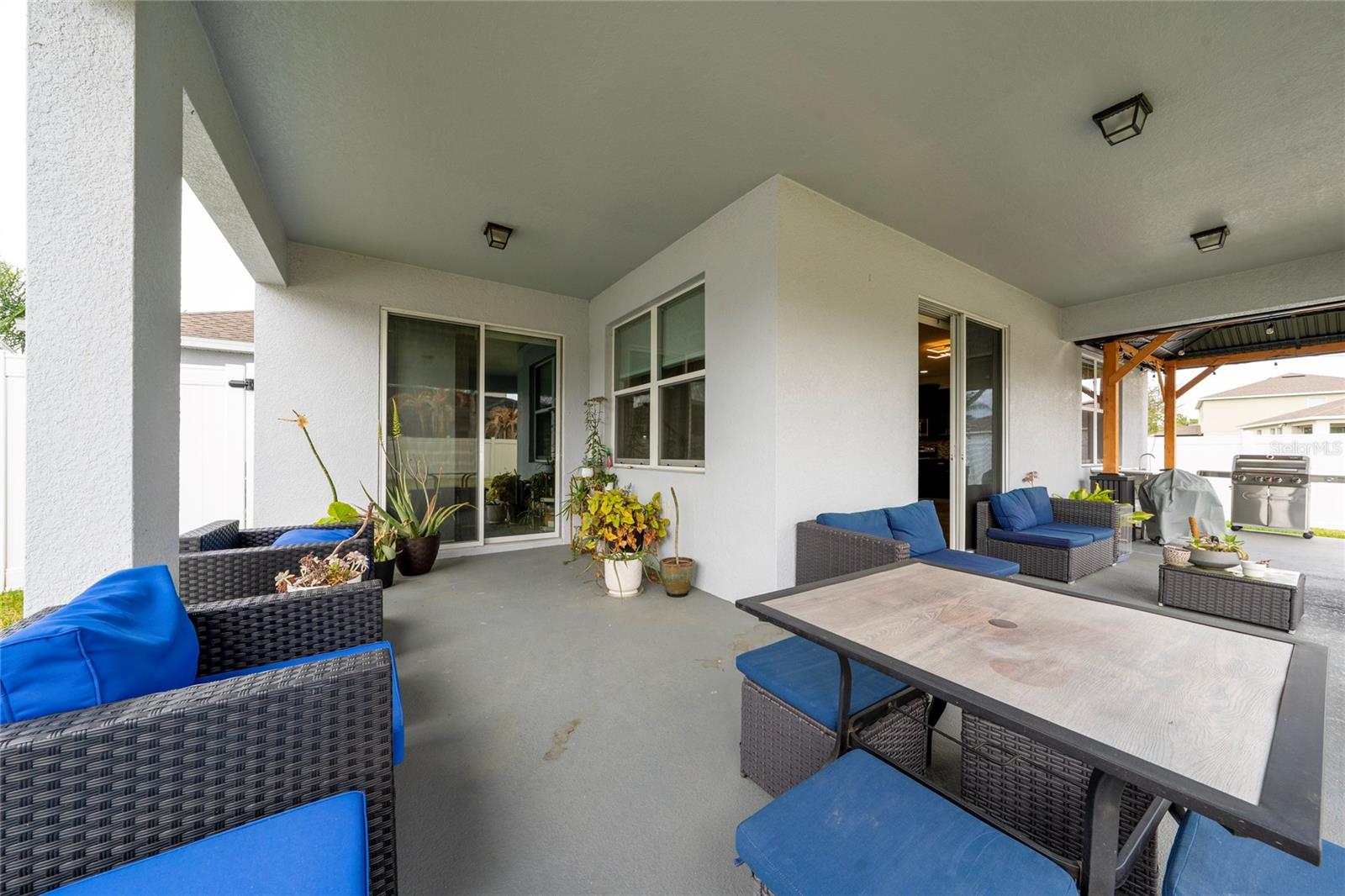 POINTE/HUNTERS CRK - Residential