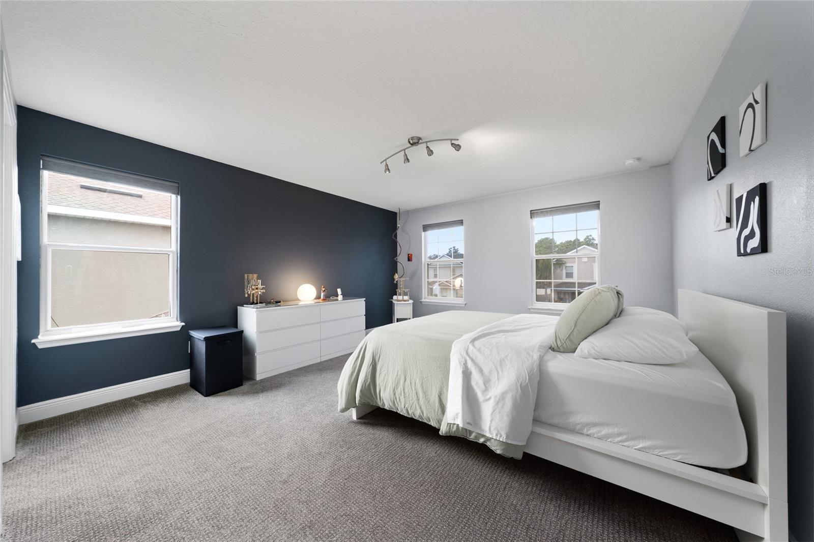 POINTE/HUNTERS CRK - Residential