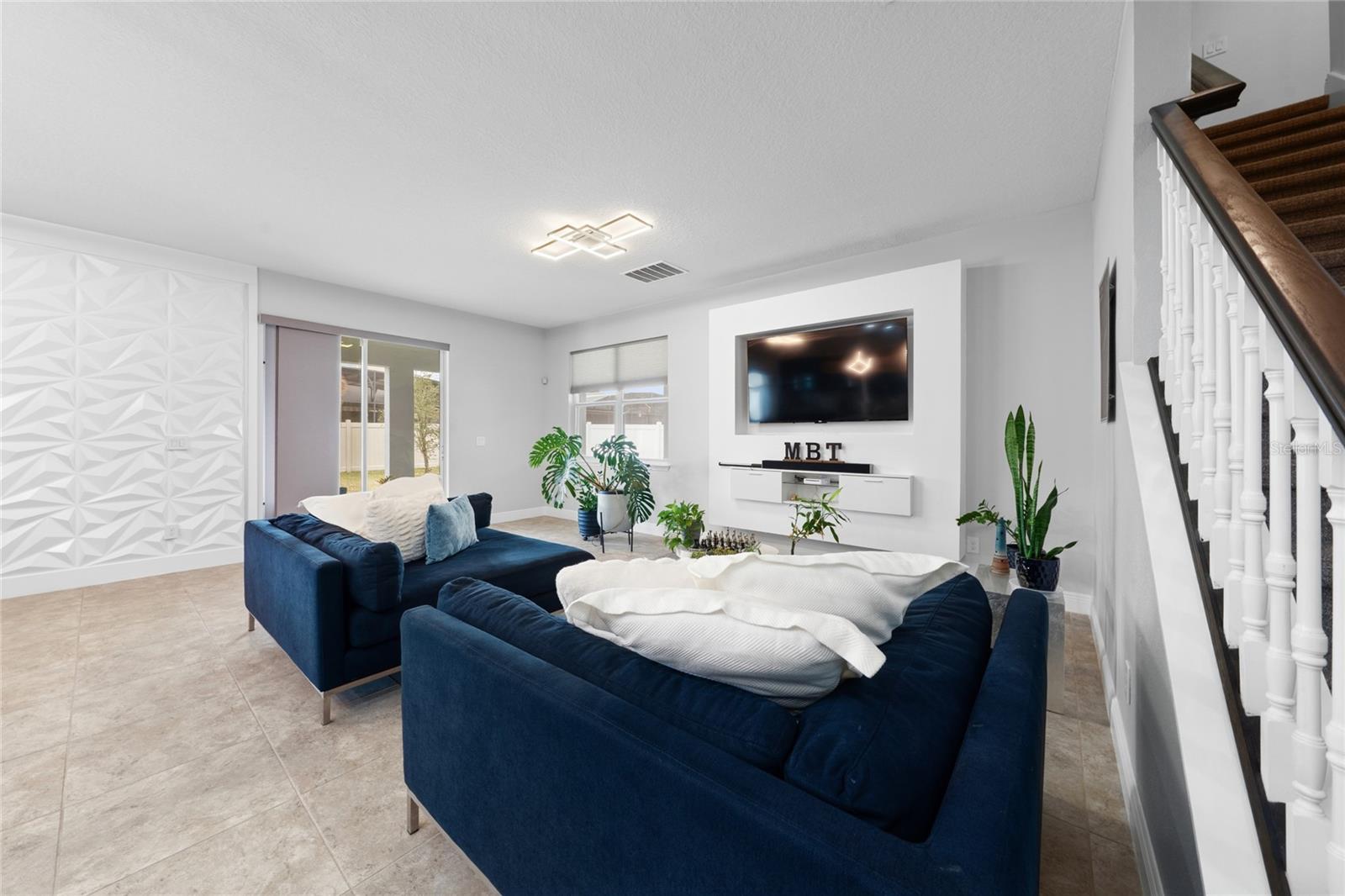 POINTE/HUNTERS CRK - Residential