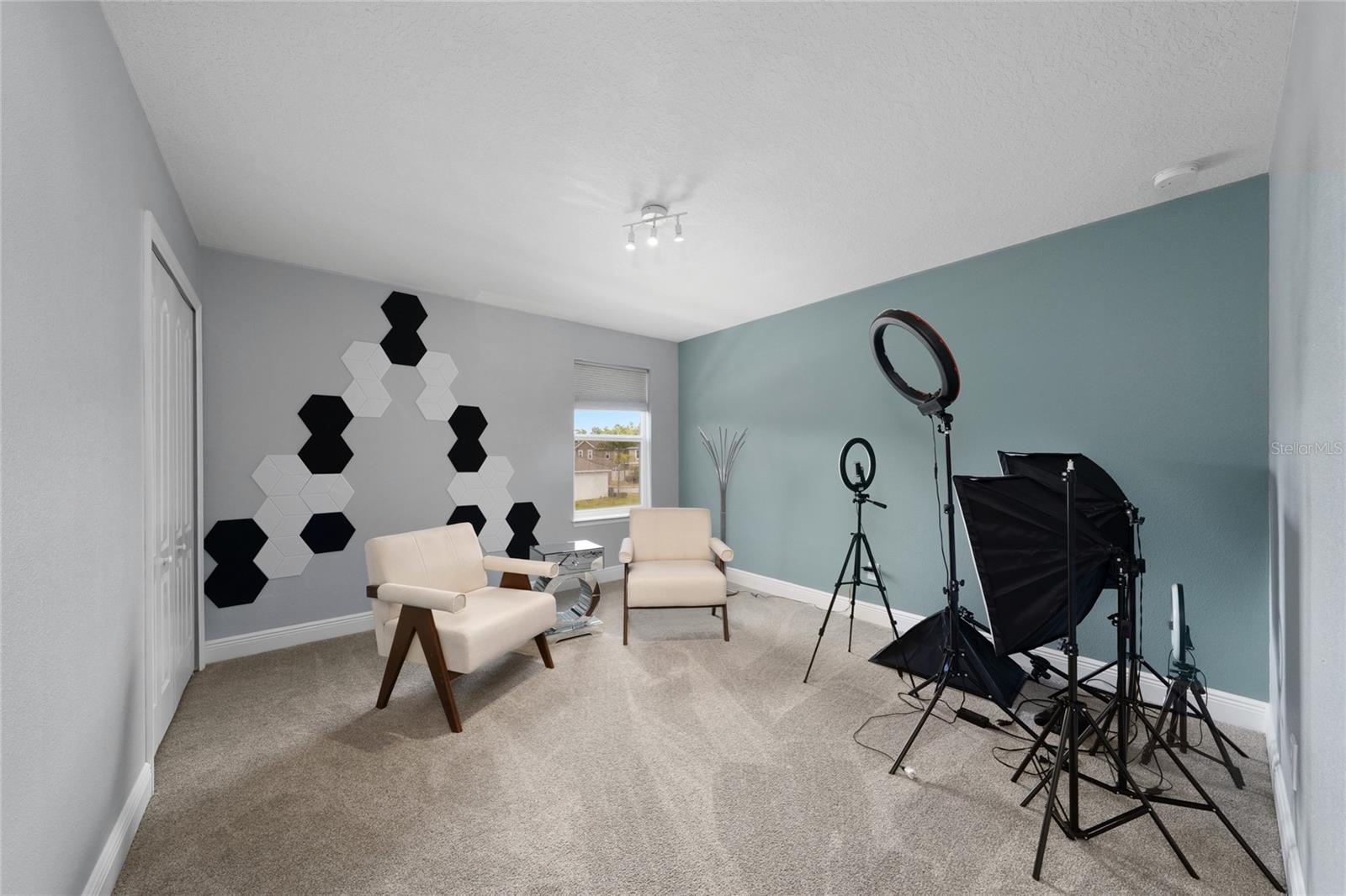 POINTE/HUNTERS CRK - Residential