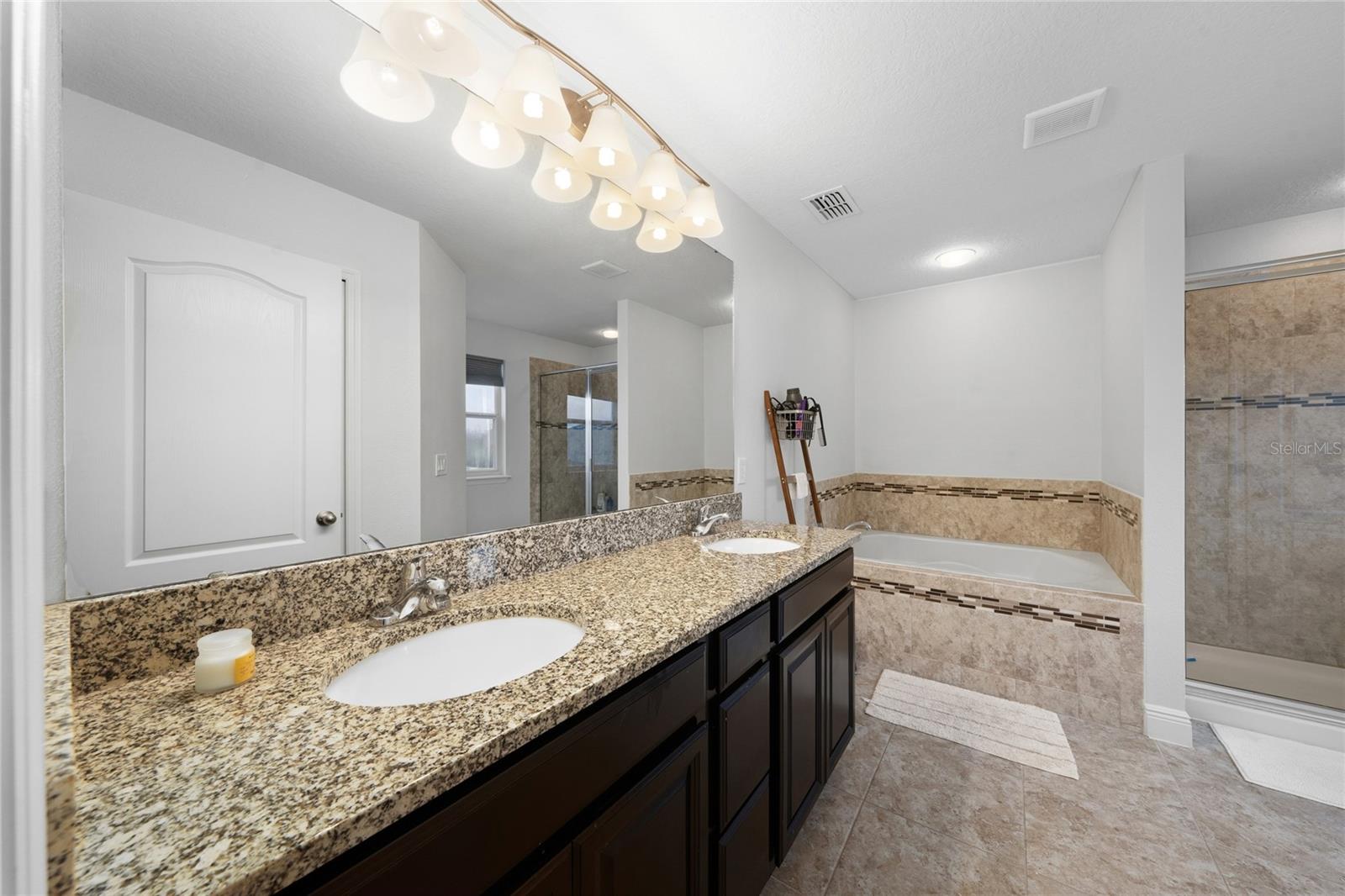 POINTE/HUNTERS CRK - Residential