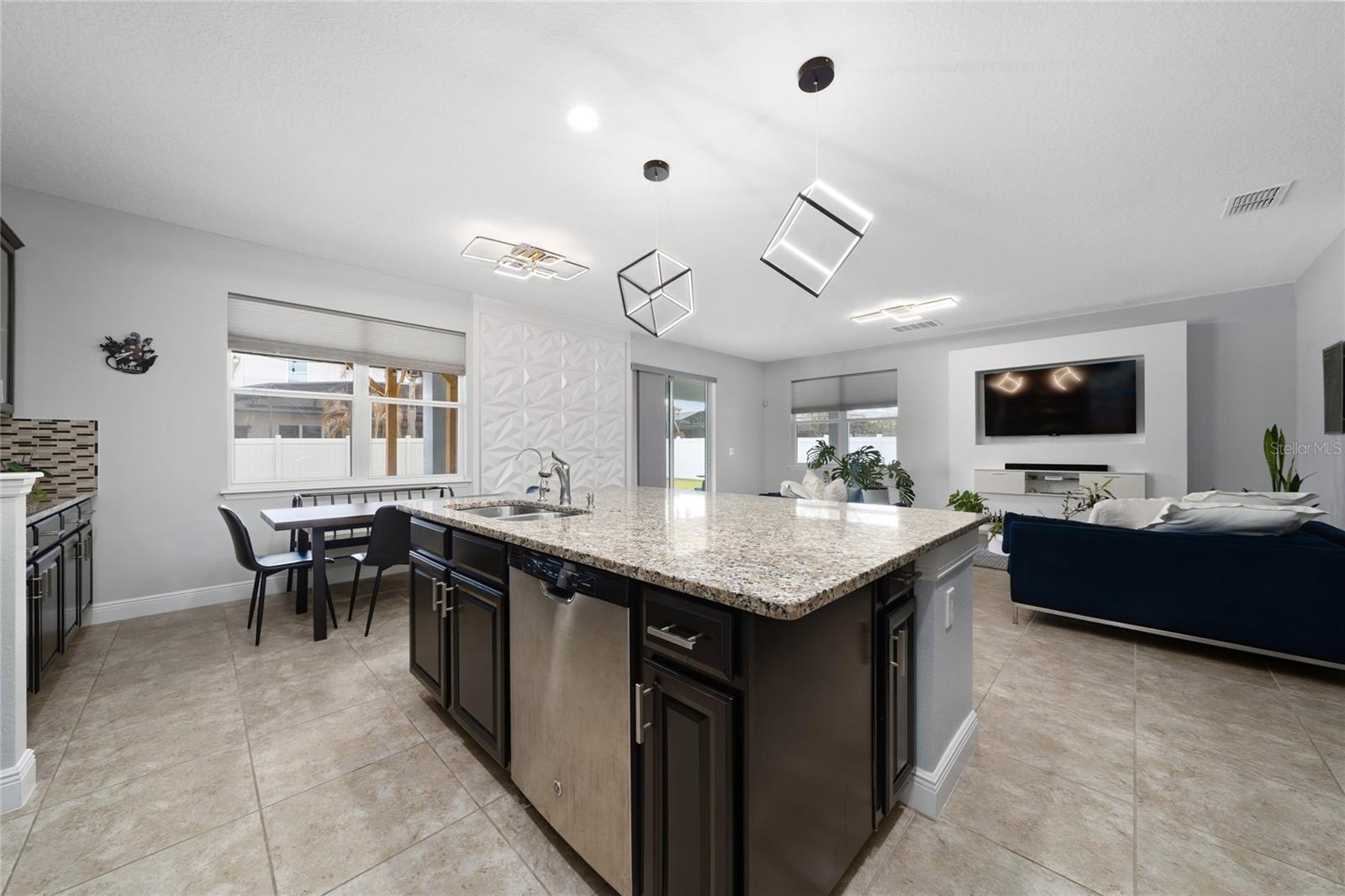 POINTE/HUNTERS CRK - Residential