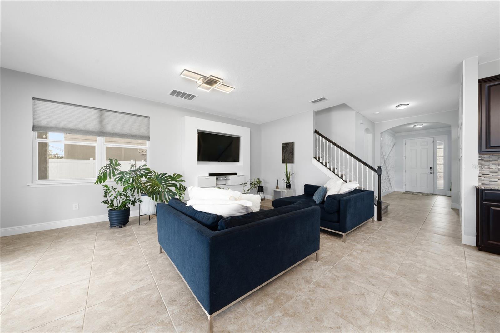 POINTE/HUNTERS CRK - Residential