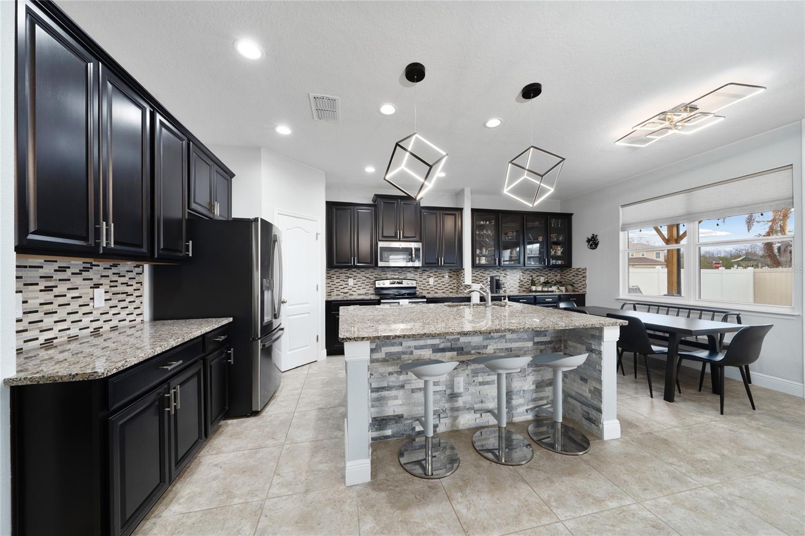 POINTE/HUNTERS CRK - Residential