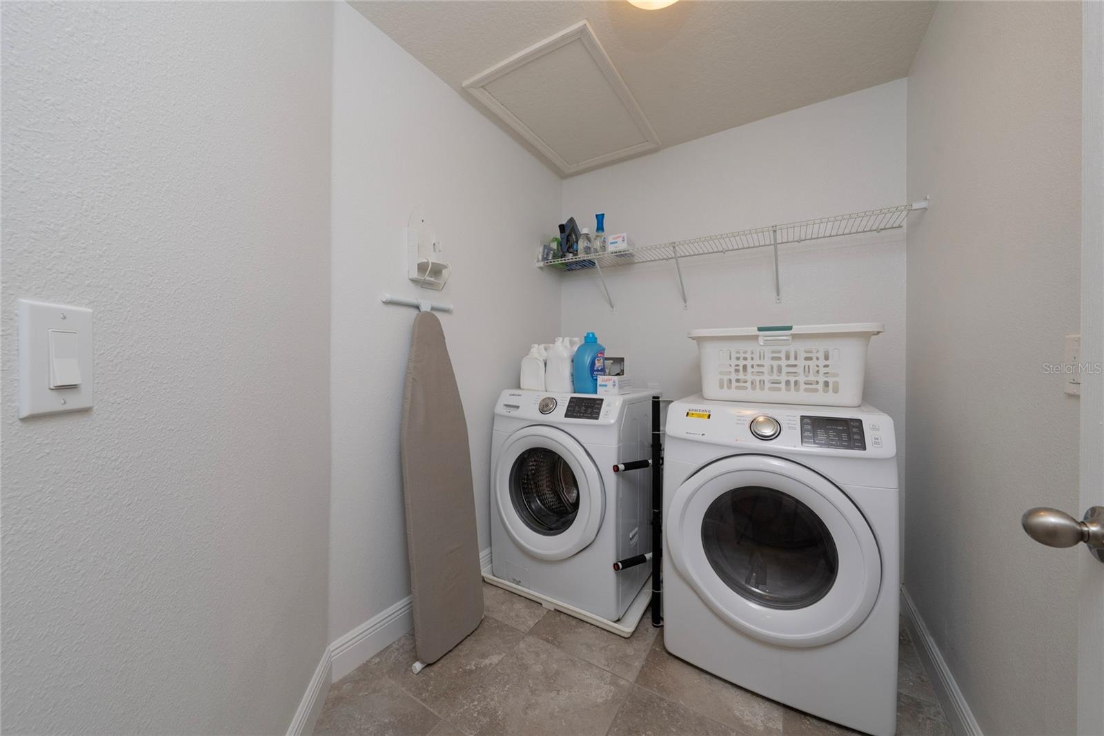 POINTE/HUNTERS CRK - Residential