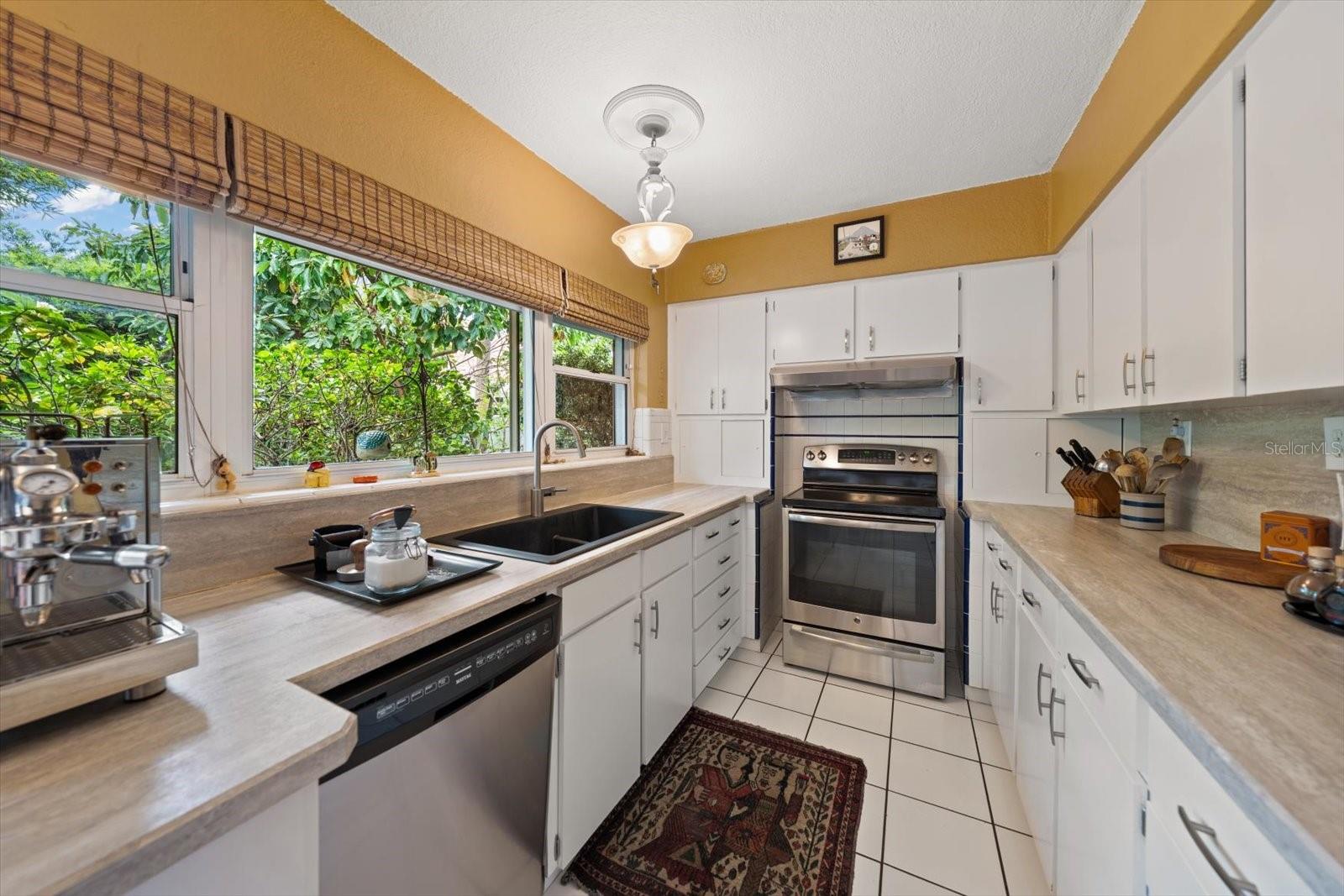 BELLEAIR ESTATES - Residential