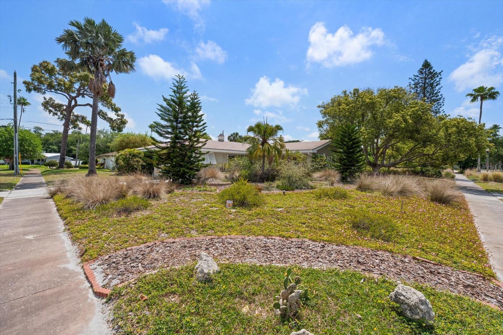 BELLEAIR ESTATES - Residential