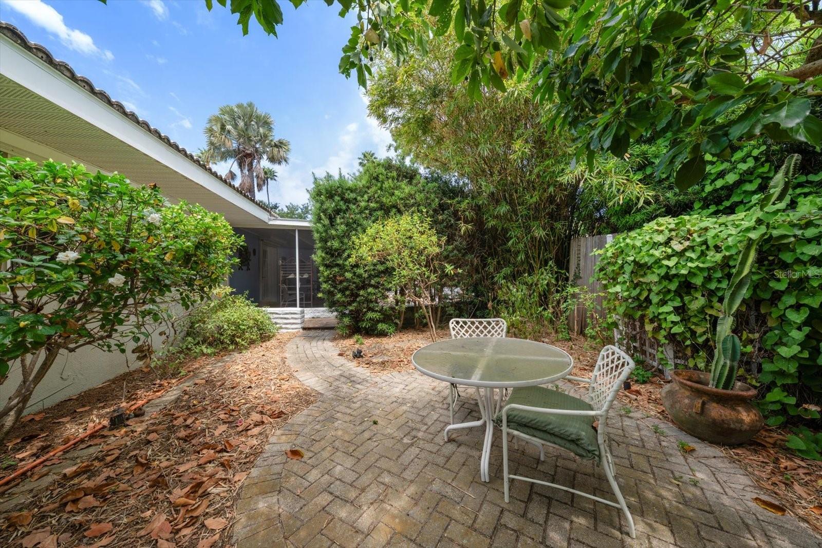 BELLEAIR ESTATES - Residential