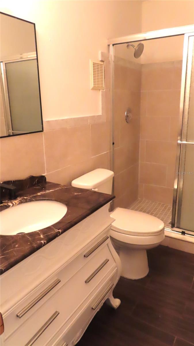 ON TOP OF THE WORLD - Residential Lease