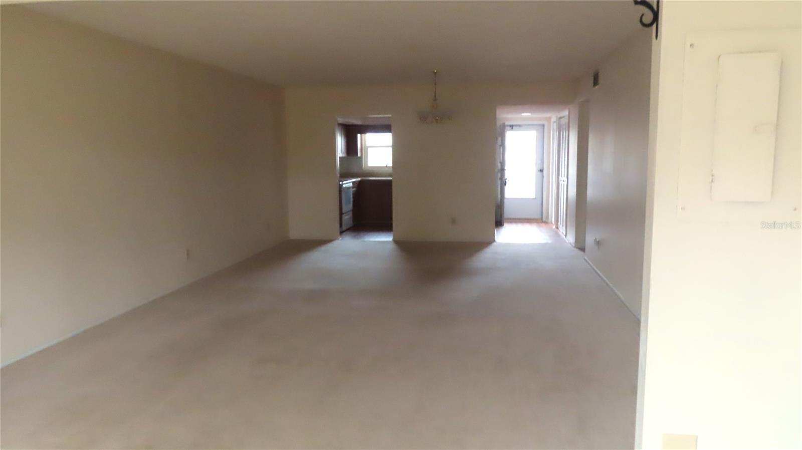 ON TOP OF THE WORLD - Residential Lease