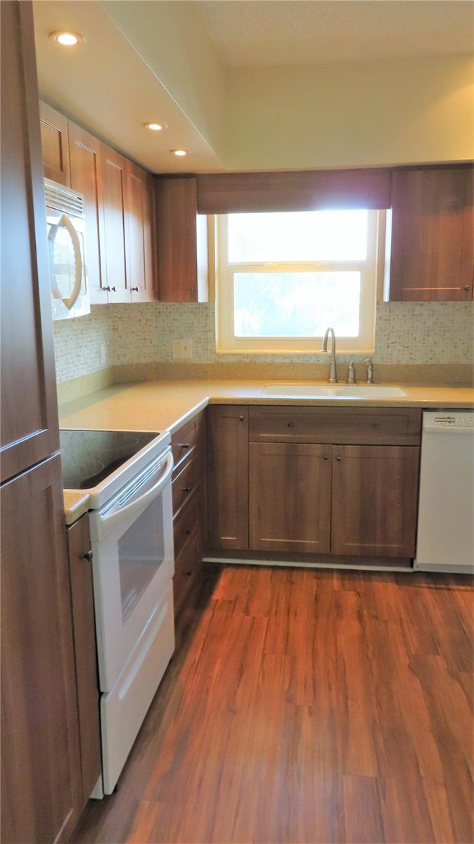 ON TOP OF THE WORLD - Residential Lease