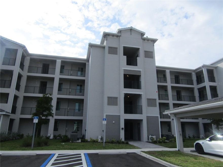 Welcome to Wellen Park! This 2 bedroom, 2 bath unit has a great contemporary flare and is turnkey furnished and ready for your vacation! Enjoy the screened rear lanai, with an amazing golf course view. Great area, close to downtown with Shopping , Restaurants , Braves Stadium and a short ride to the Beaches and Downtown Venice. Great amenities like Tennis , Pickle Ball, Bocce ball and 4 pools .
Dec 2025/ April 2026. $5500
May thru Nov $2500
No smoking or vaping.
No Pets