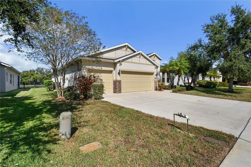 Photo of 9724 46th Court E, Parrish, FL 34219 (MLS # A4669359)