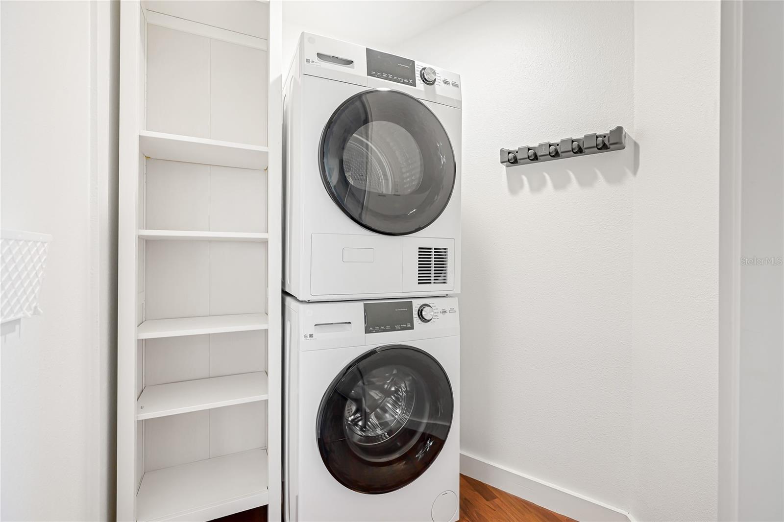 REGENCY HOUSE - Residential