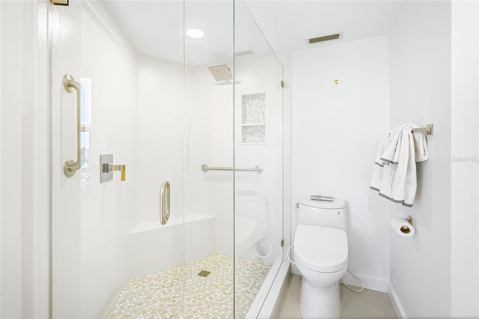 REGENCY HOUSE - Residential