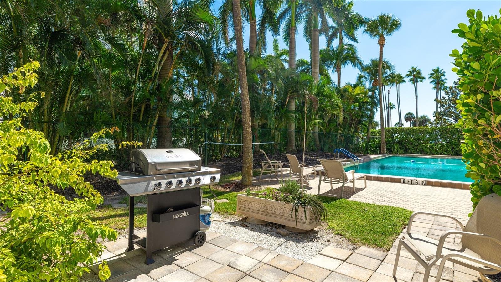 REGENCY HOUSE - Residential