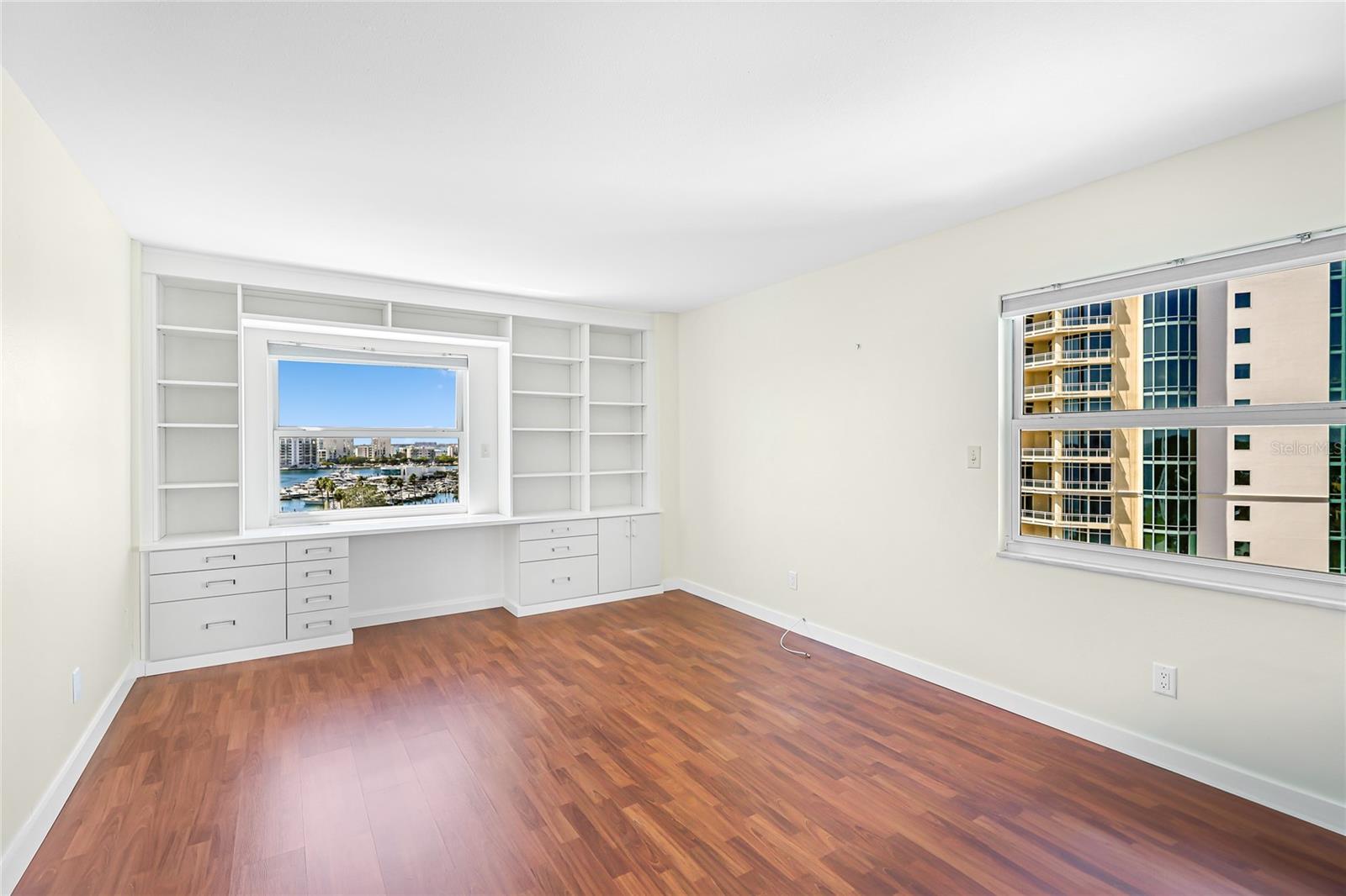 REGENCY HOUSE - Residential