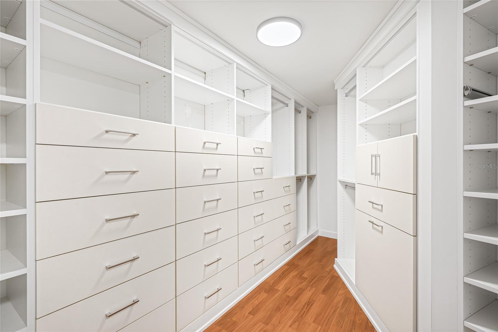 REGENCY HOUSE - Residential