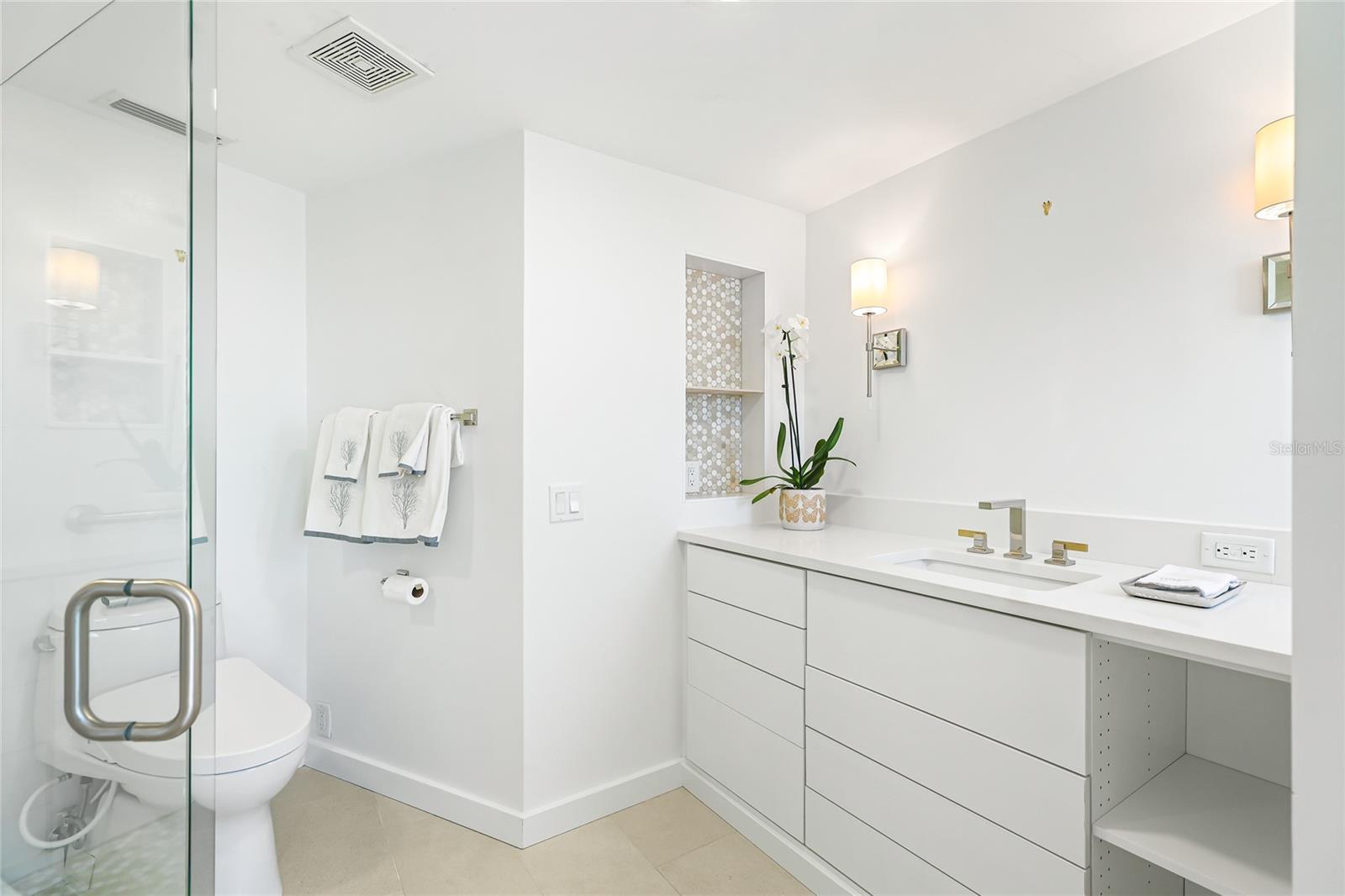 REGENCY HOUSE - Residential