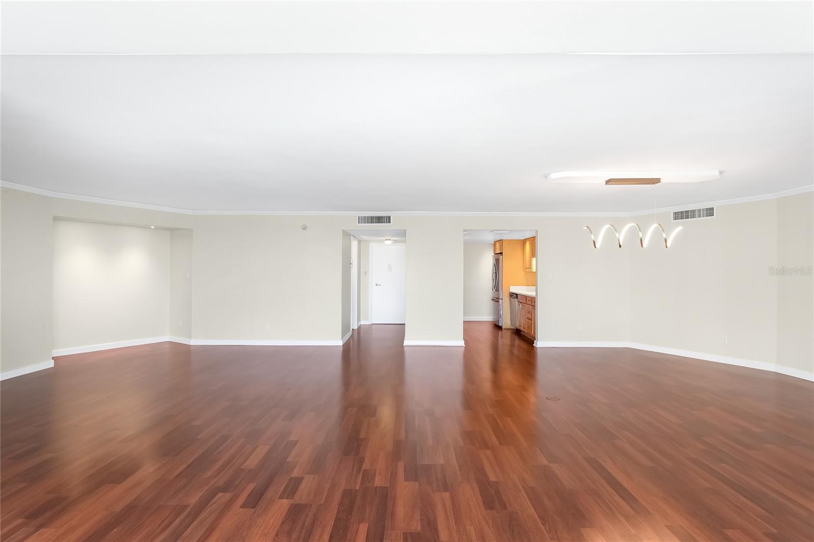 REGENCY HOUSE - Residential