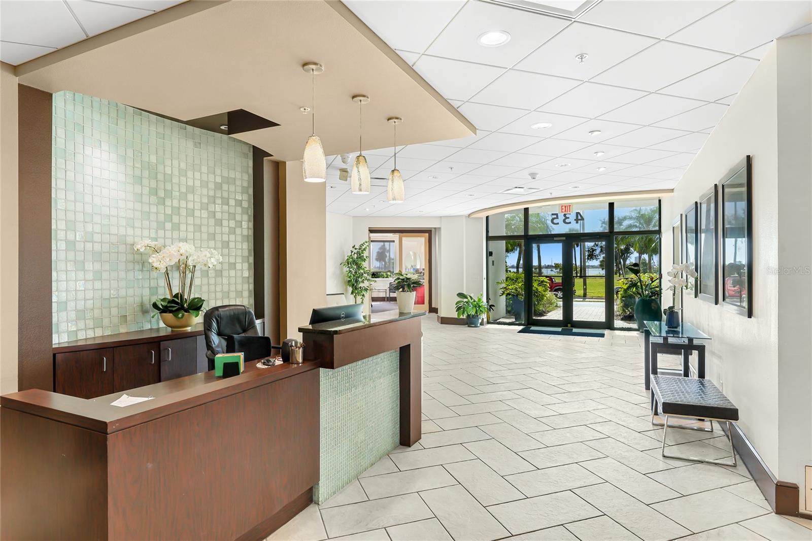 REGENCY HOUSE - Residential