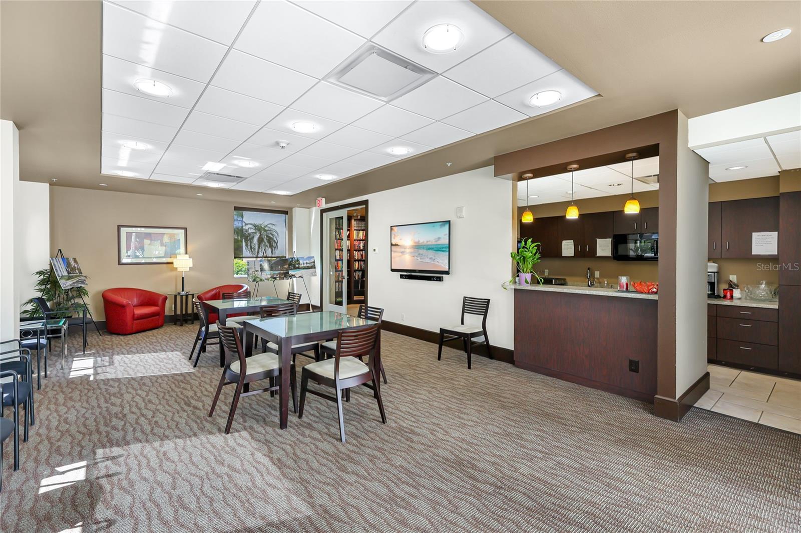 REGENCY HOUSE - Residential