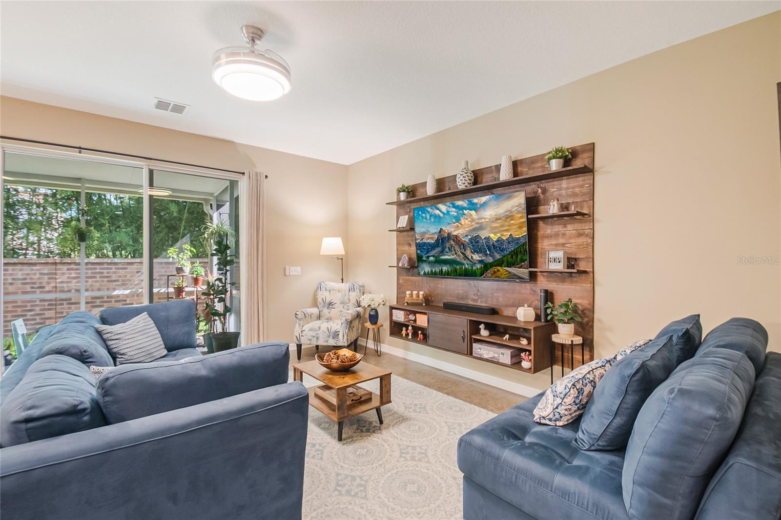 RIVERVIEW TWNHMS PH II - Residential