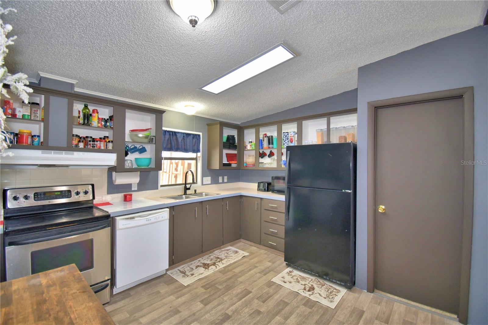 LAKE MARIANA ACRES - Residential