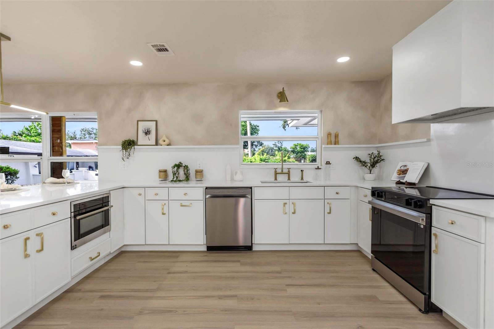 BELLEAIR HEIGHTS - Residential