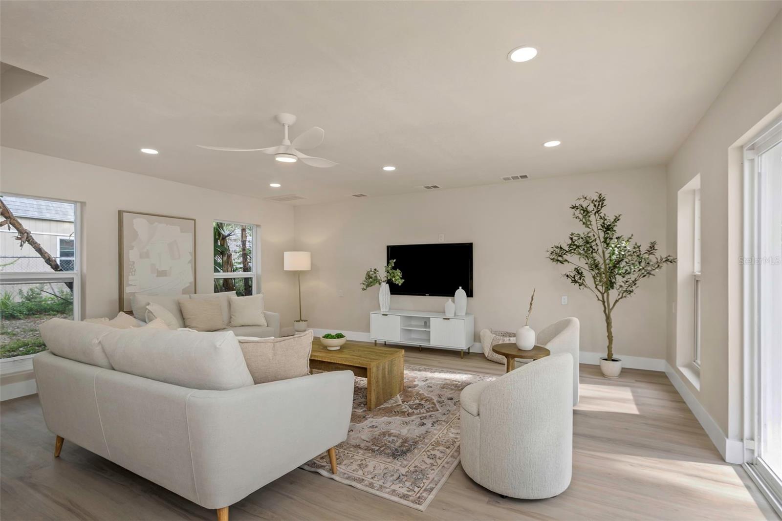 BELLEAIR HEIGHTS - Residential