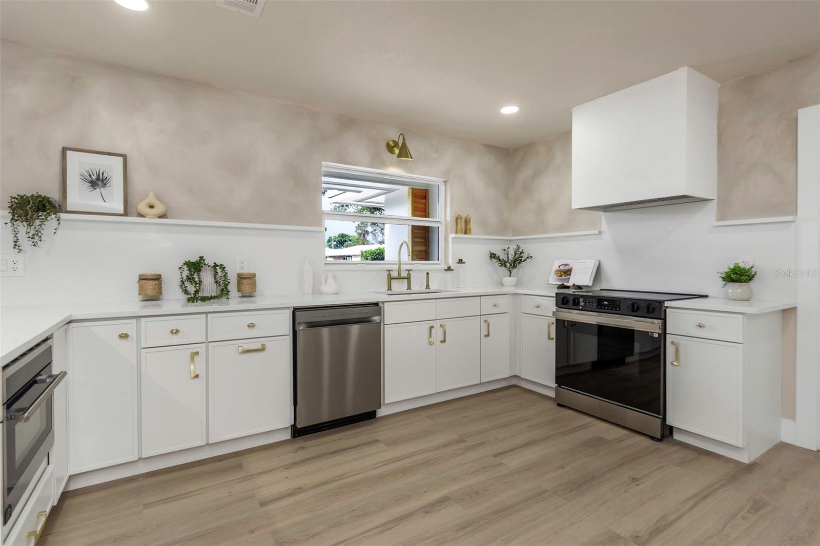 BELLEAIR HEIGHTS - Residential