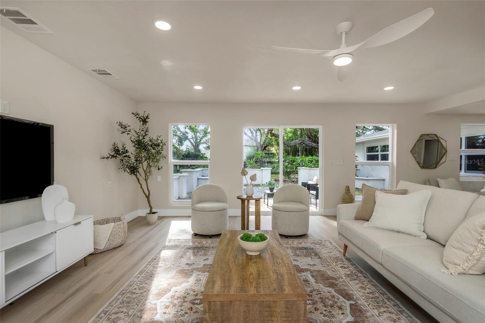 BELLEAIR HEIGHTS - Residential