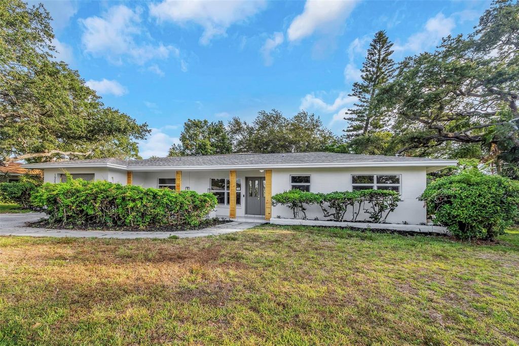 Photo of 1905 Pinetree Lane, Largo, FL 33770 (MLS # W7880661)