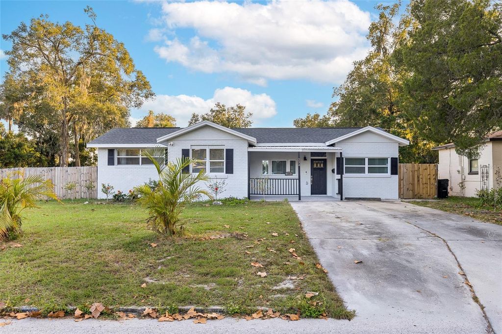 Photo of 234 W Magnolia Street, Apopka, FL 32703 (MLS # O6363392)