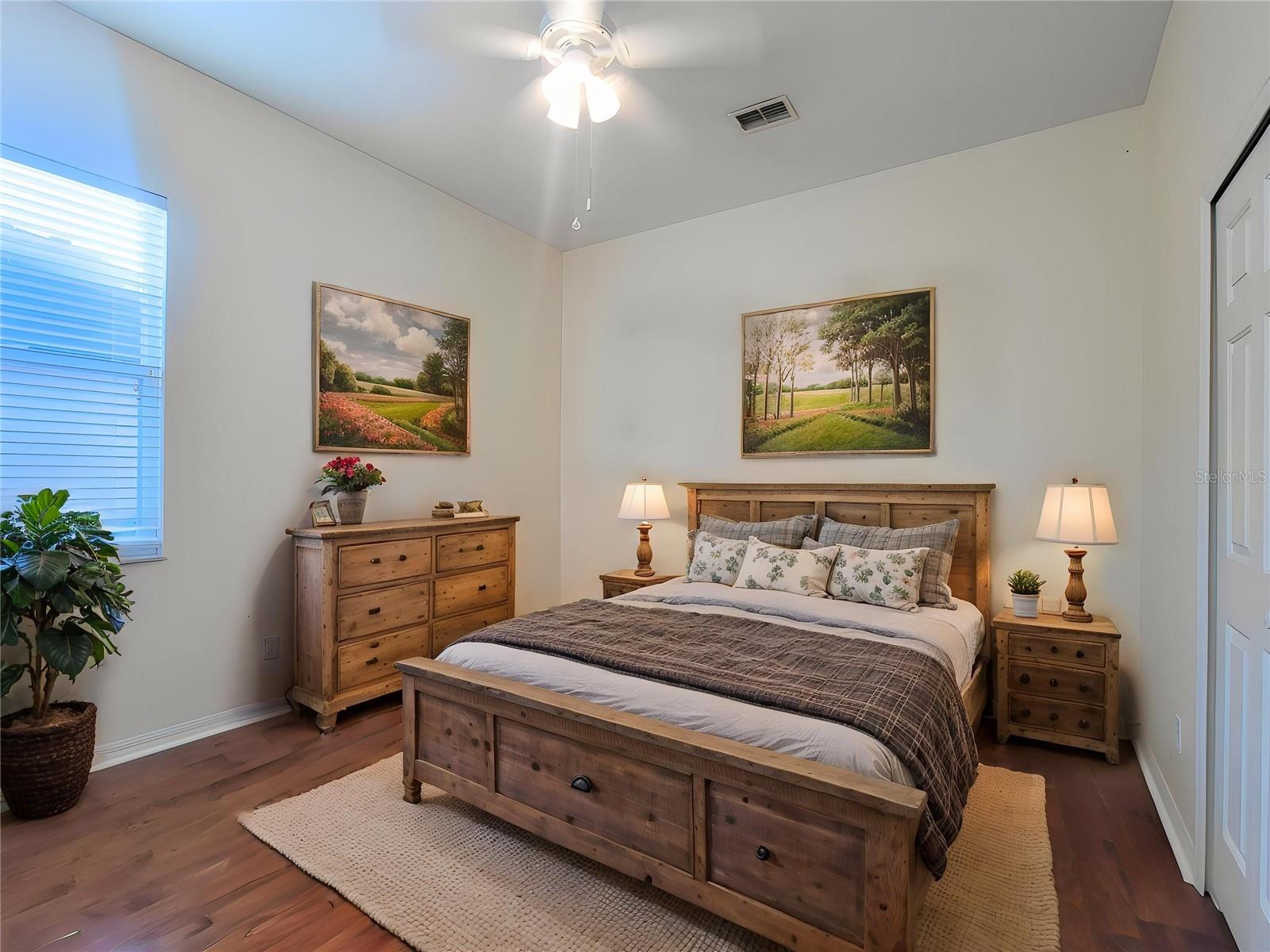 LAKESIDE - Residential