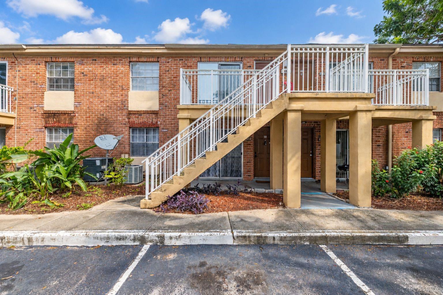 484 BANYON TREE CIRCLE 100