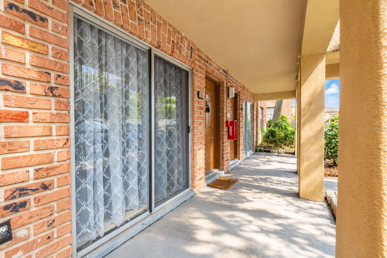 484 BANYON TREE CIRCLE 100