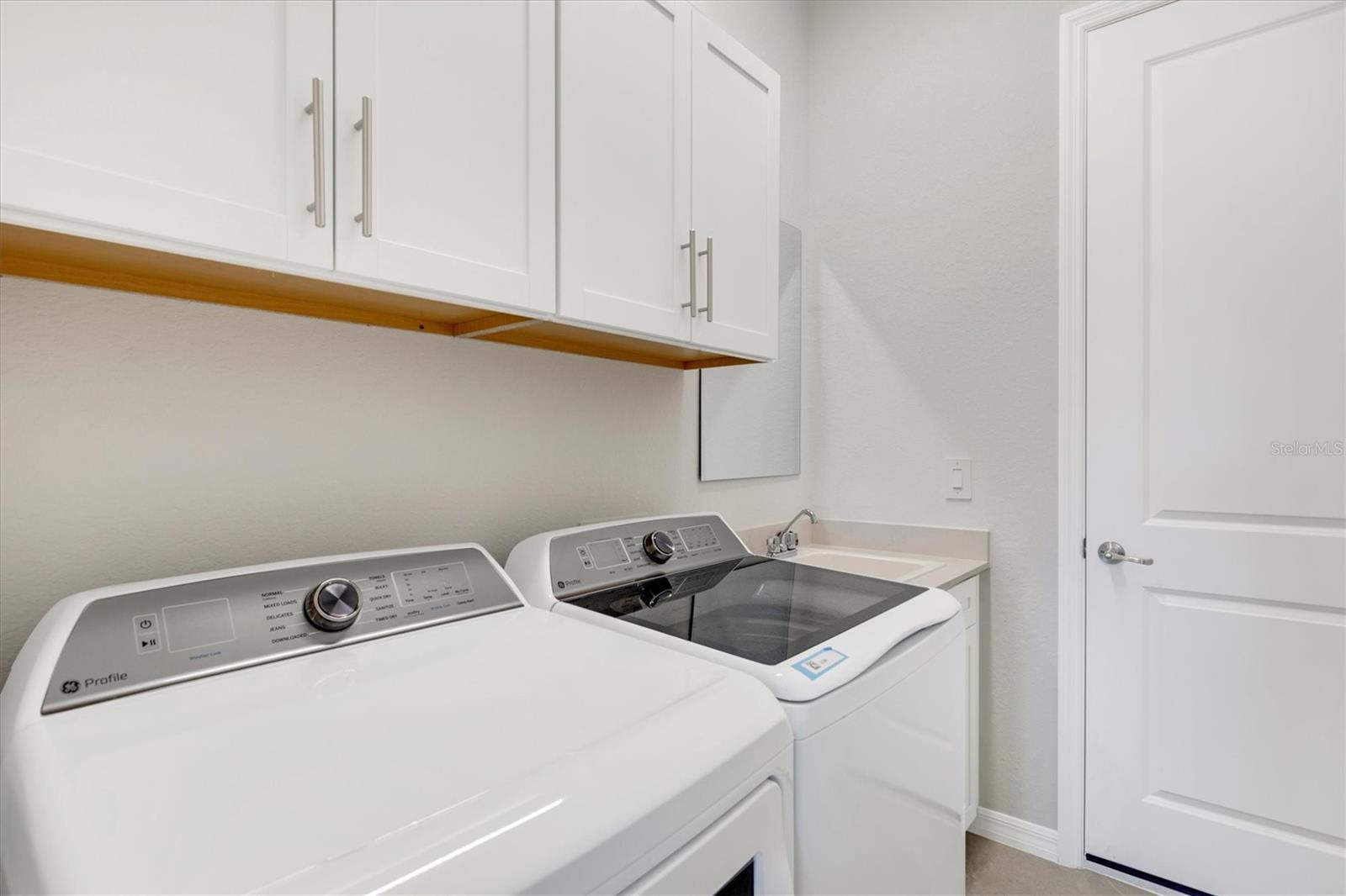 WELLEN PARK GOLF & COUNTRY CLUB - Residential Lease